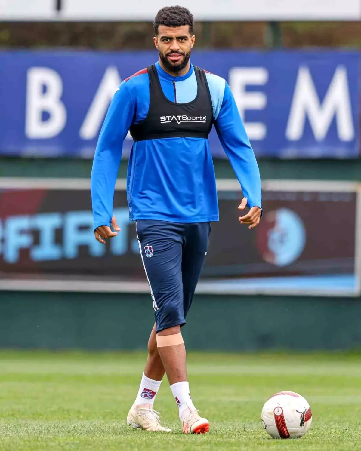 Trabzonspor\'un transfer ettiği Rayyan Baniya formayı unuttu