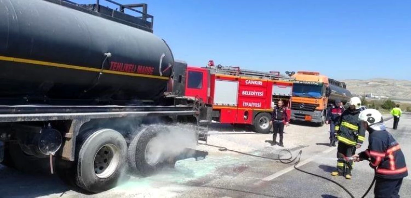 Çankırı-Ankara karayolunda tehlikeli madde taşıyan tırın dorsesinde yangın çıktı