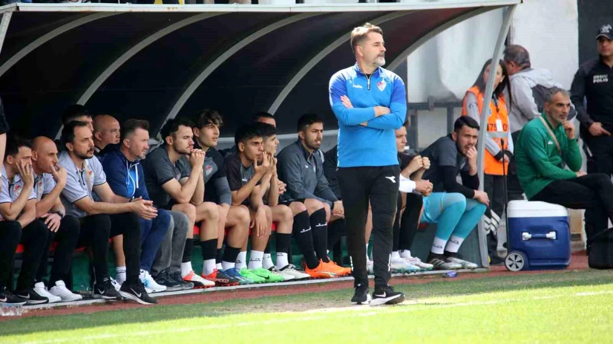 Elazığspor Teknik Direktörü Bülent Yenihayat: \'Mücadeleyi gol yemeden tamamladık\'