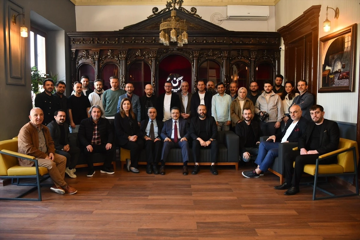Trabzon Büyükşehir Belediye Başkanı Ahmet Metin Genç, Trabzon Gazeteciler Cemiyeti\'ni ziyaret etti