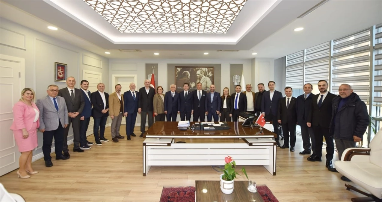 TTSO Meclis Başkanlık Divanı ve Yönetim Kurulu Üyeleri Ortahisar Belediye Başkanı Ahmet Kaya\'yı Ziyaret Etti