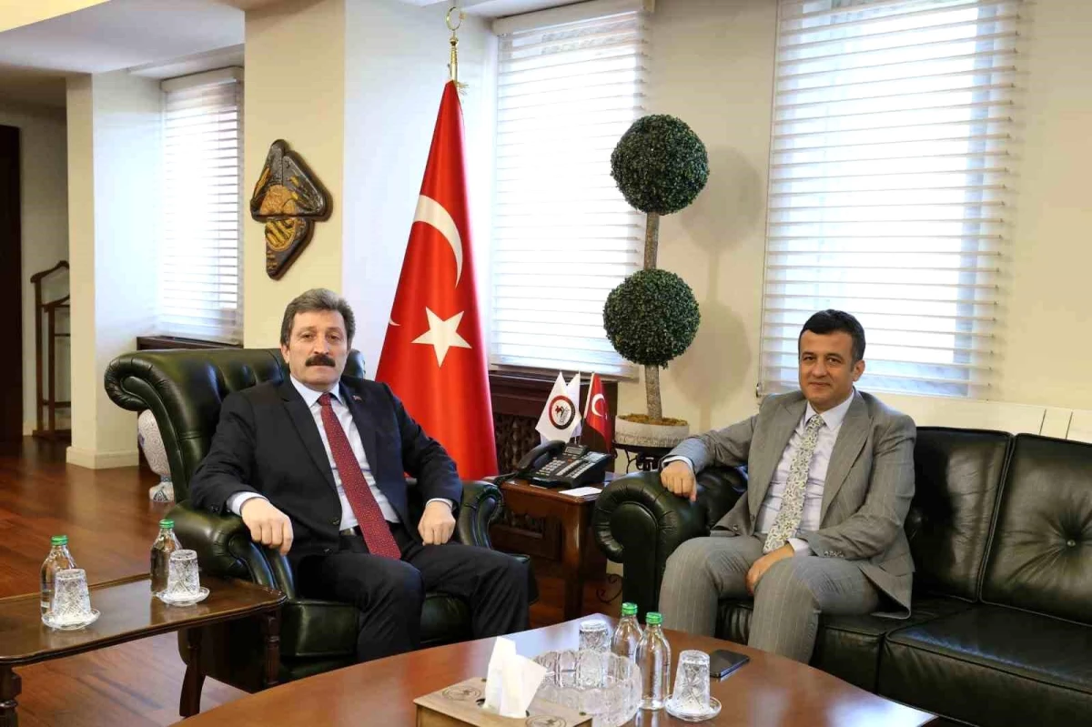Samsun Büyükşehir Belediye Başkanı Halit Doğan, Samsun Valisi Orhan Tavlı\'yı ziyaret etti