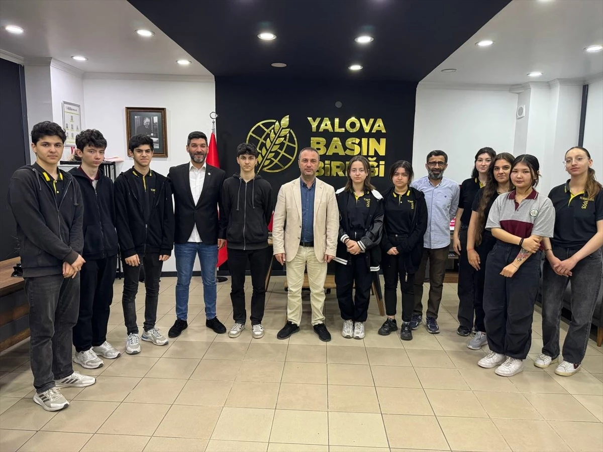 Yalova\'da Öğrencilere Basın Eğitimi Veriliyor