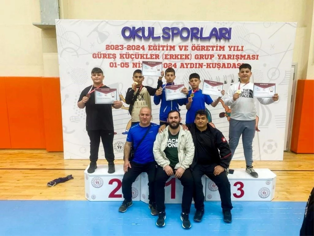 Yunusemre Belediyespor Güreşçileri 5 Madalya Kazandı