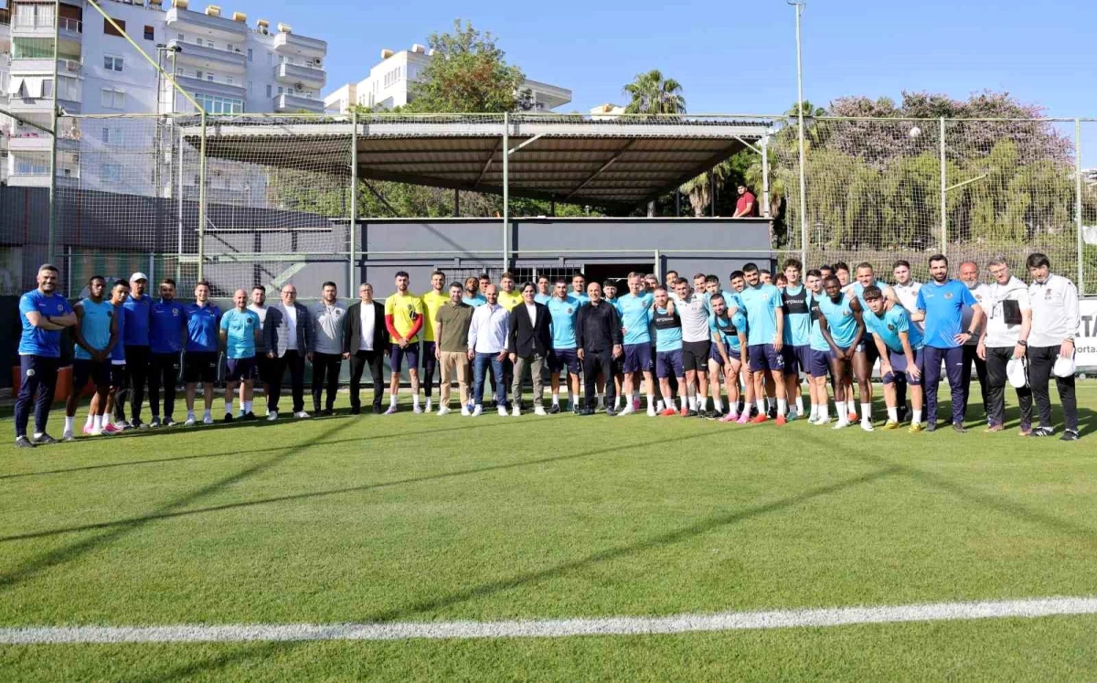 A Milli Futbol Takımı Teknik Direktörü Vincenzo Montella, Corendon Alanyaspor\'u ziyaret etti