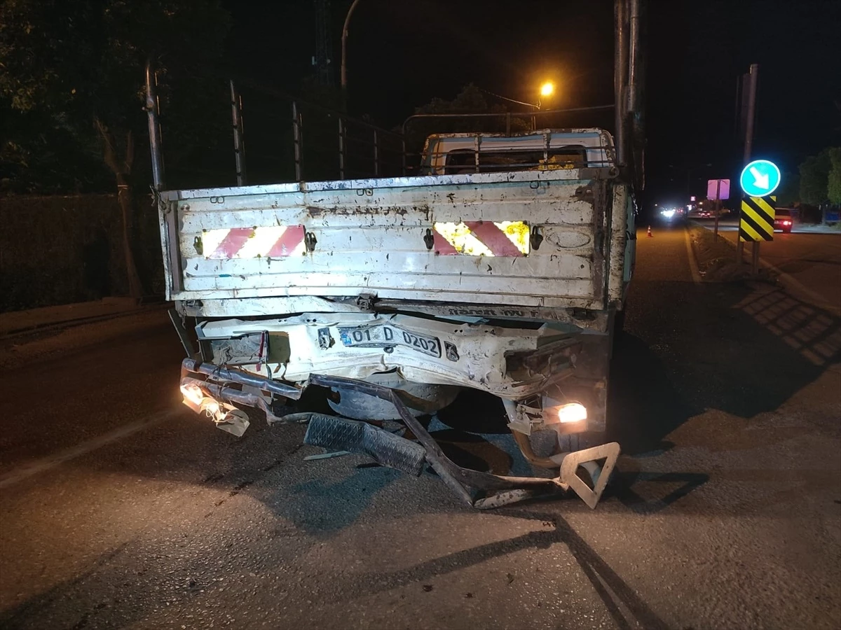Adana\'da pikap ile otomobil çarpıştı: 1 kişi ağır yaralandı