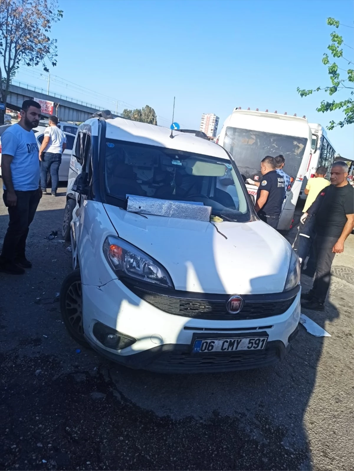 Adana\'da zincirleme trafik kazasında 3 kişi yaralandı