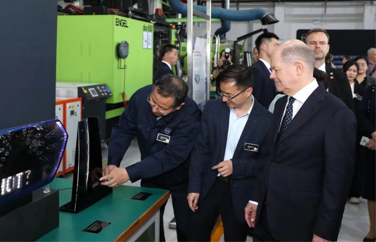 Almanya Başbakanı Olaf Scholz, Çin\'de Tongji Üniversitesi\'ni ziyaret etti