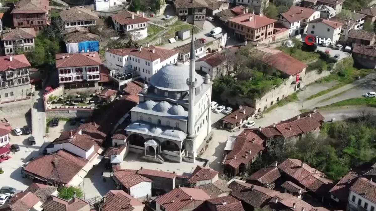 İzzet Mehmet Paşa Camii: Asırlara Meydan Okuyan Bir Eser