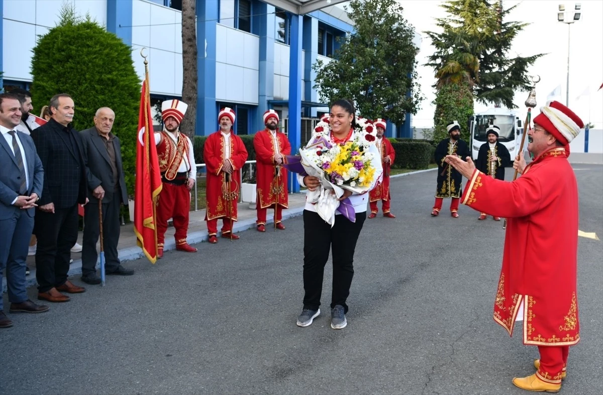 Havvanur Kethüda, Gençler Avrupa Boks Şampiyonası\'nda altın madalya kazandı