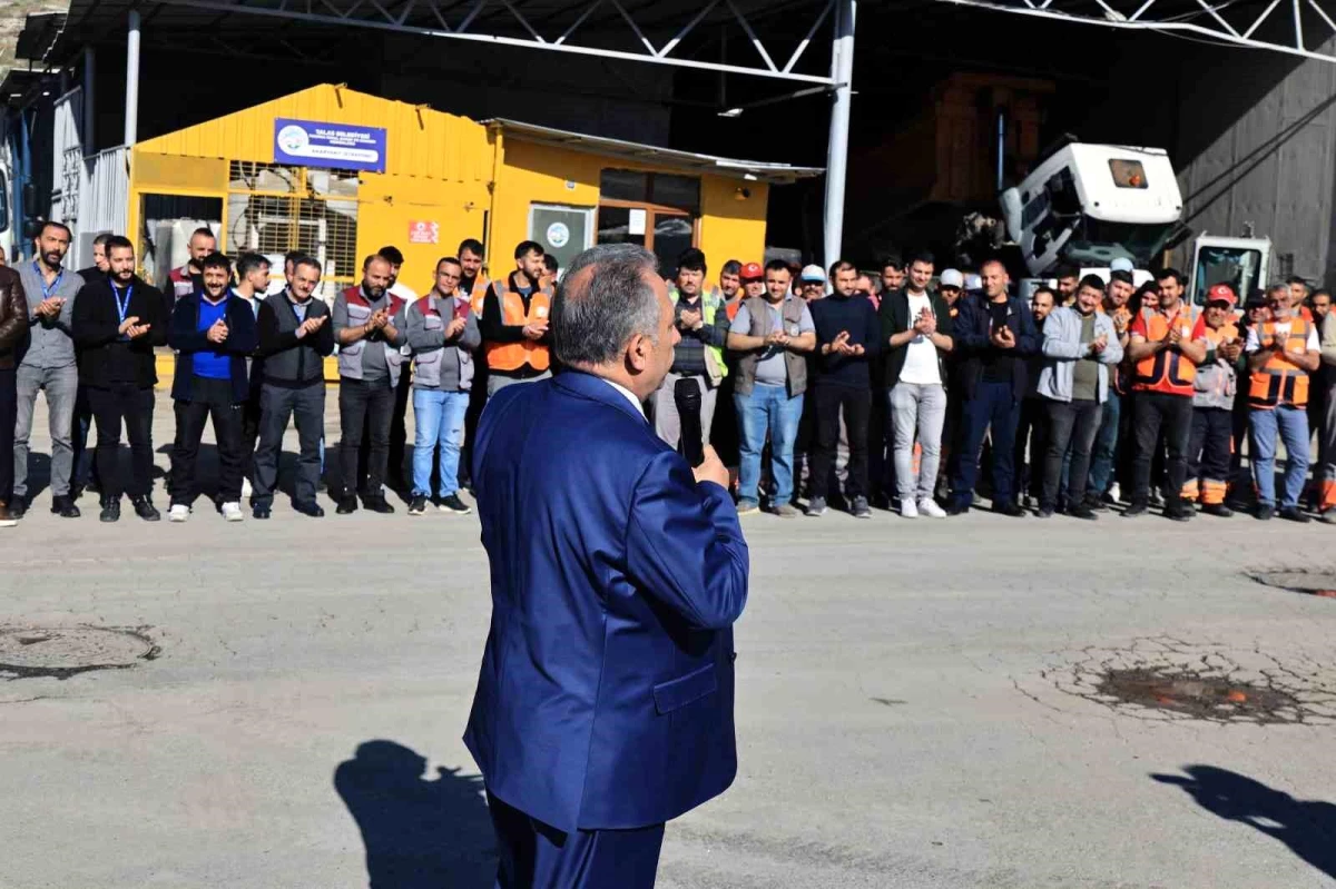 Talas Belediye Başkanı Mustafa Yalçın, Personelle Bayramlaştı