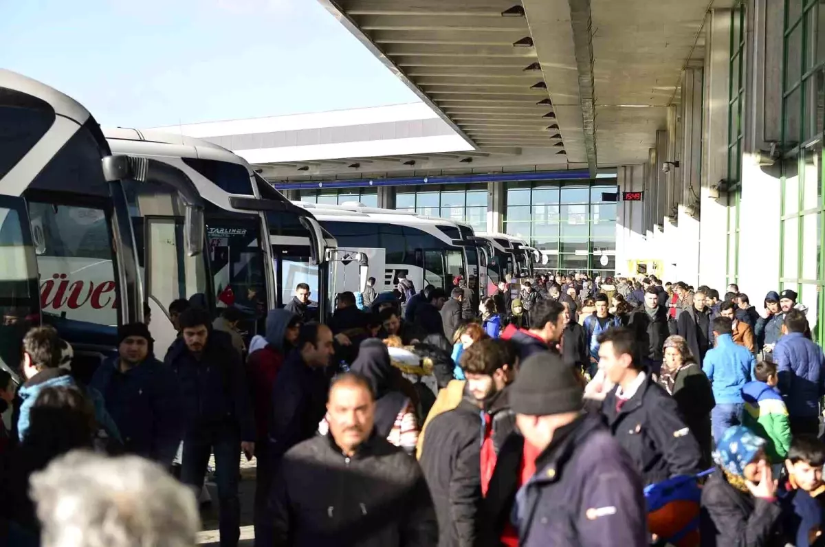 AŞTİ\'de Ramazan Bayramı yoğunluğu: 706 bin 480 yolcu sirkülasyonu