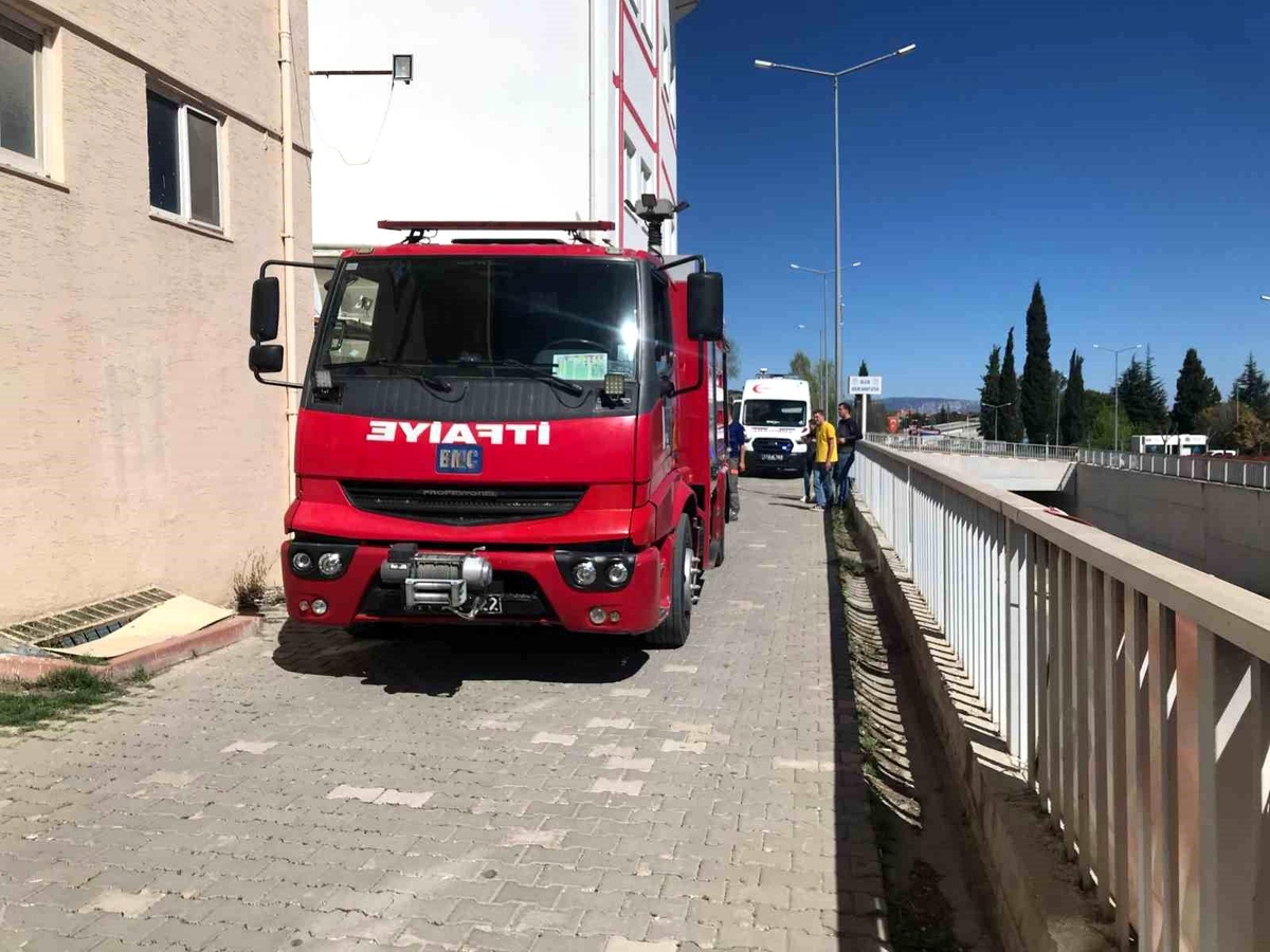 Bilecik\'te Atık Kartondan Çıkan Yangın Panik Yarattı
