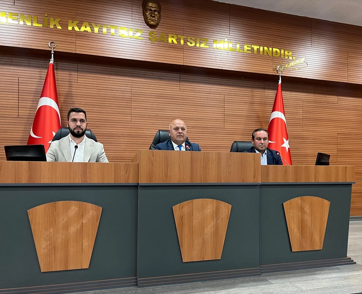 Burdur\'da İl Genel Meclisi Başkanlığına Levent Tokmaker seçildi
