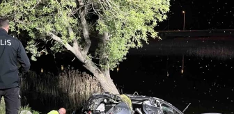 Büyükçekmece'de Otomobil Gölde Uçtu, Sürücü Hayatını Kaybetti