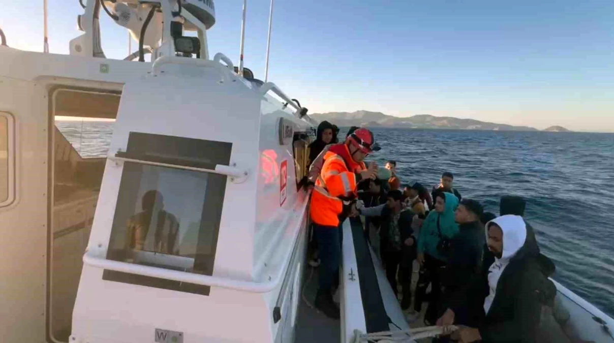 Muğla\'da 34 düzensiz göçmen yakalandı, 25\'i kurtarıldı