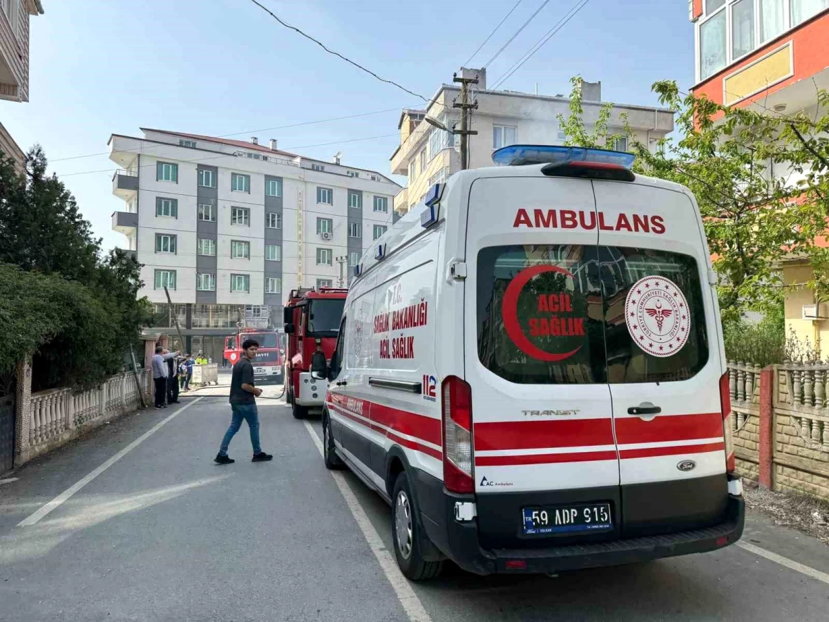 Tekirdağ\'da bir apartmanın garajı ve deposu yangında küle döndü