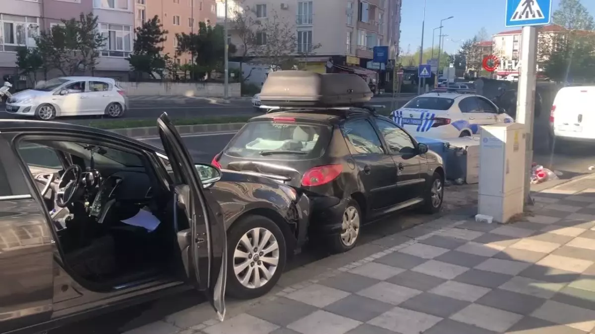 Direksiyon başında rahatsızlanan kadın kaza yaptı, yoğun bakıma alındı