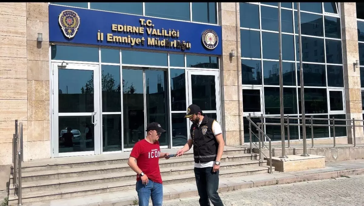 Down Sendromlu Genç Oğuzhan\'ın Gasp Edilen Telefonu Polis Tarafından Teslim Edildi