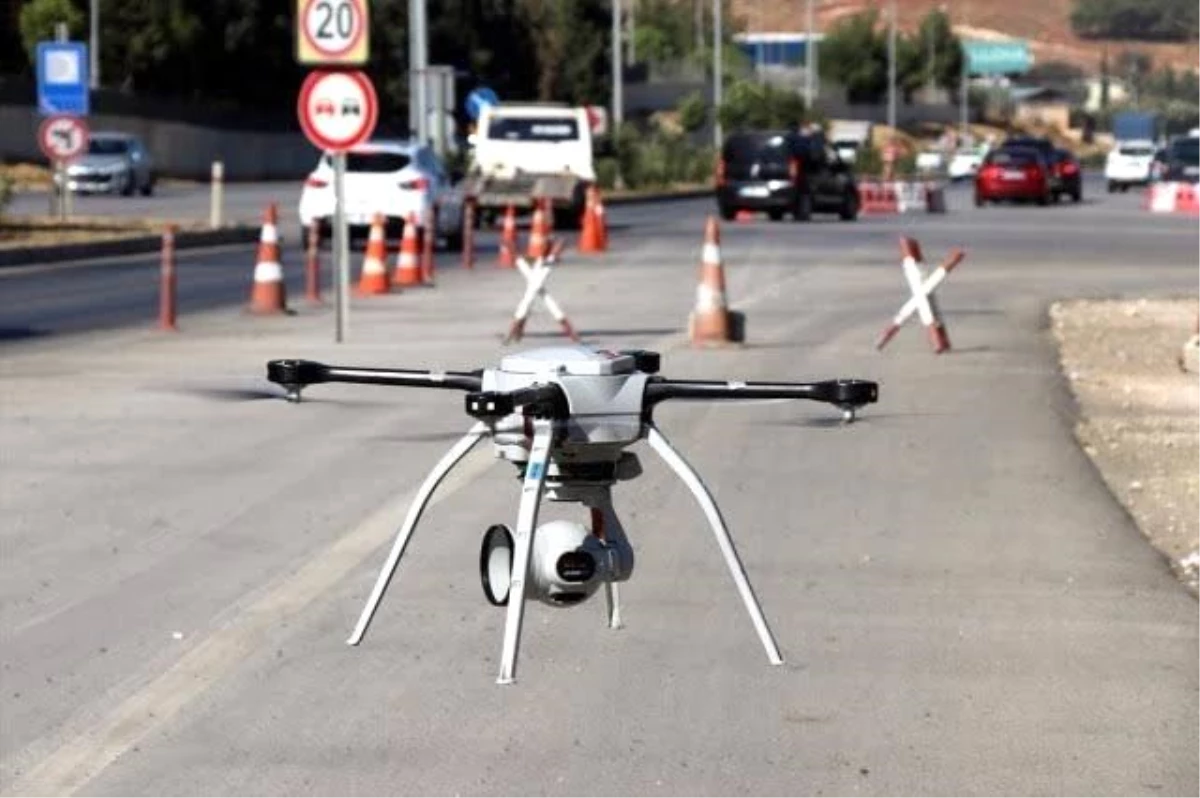 Bilecik\'te Drone Denetiminde Emniyet Şeridi Kullanan Sürücüye Cezai İşlem