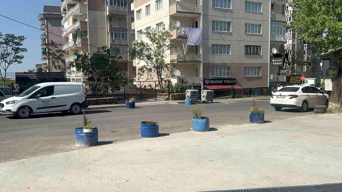 Bursa\'da Geri Viteste Unutulan Otomobil Kaza Yaptı