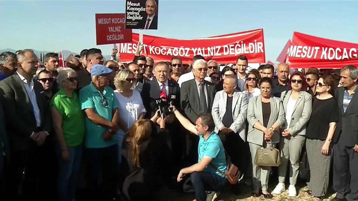 CHP Genel Başkan Yardımcısı Gökan Zeybek, Kepez Belediye Başkanı Mesut Kocagöz\'ü Ziyaret Etti