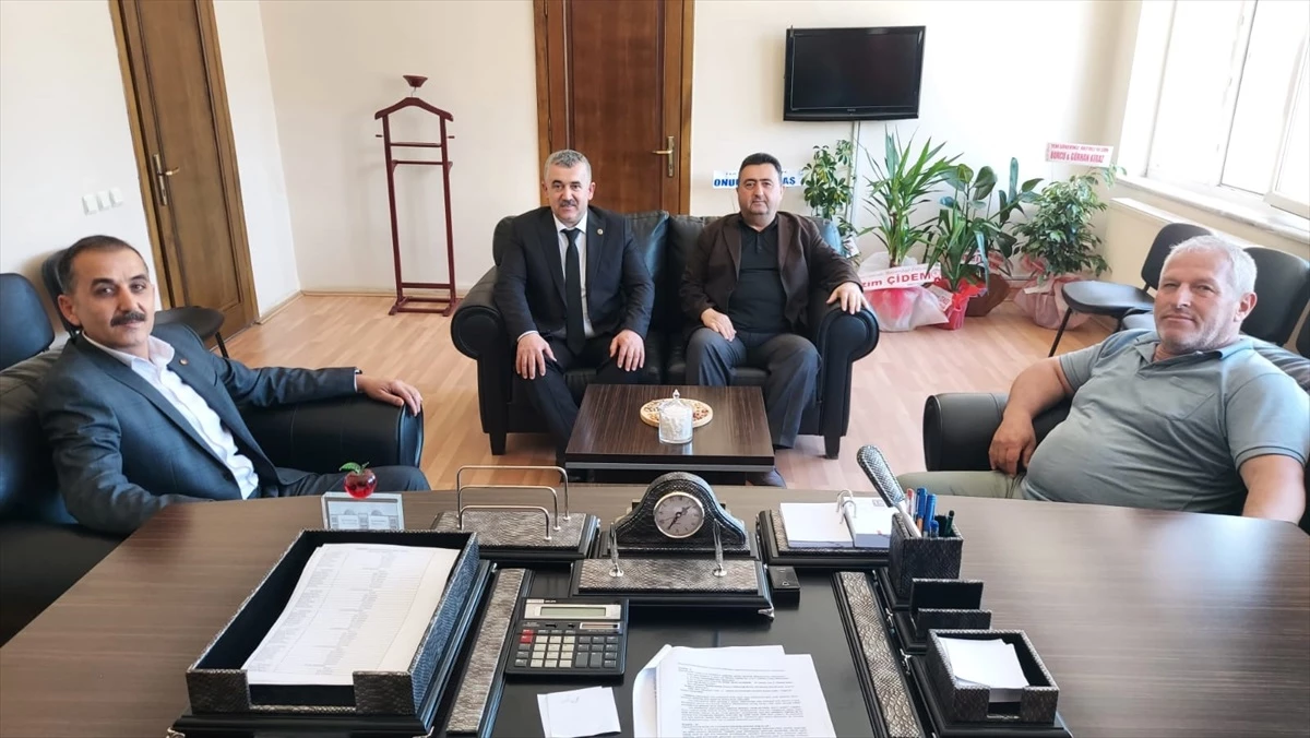 Gümüşhacıköy TSO Başkanı Ali Koca, Hamamözü Belediye Başkanı Cihan Demir\'i ziyaret etti