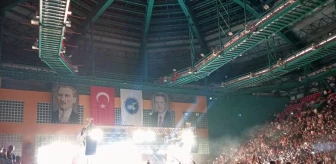 İranlı Şarkıcı Moein'in Van Konserinde İzdiham: Cam Kapılar Kırıldı, Ezilme Tehlikesi Yaşandı