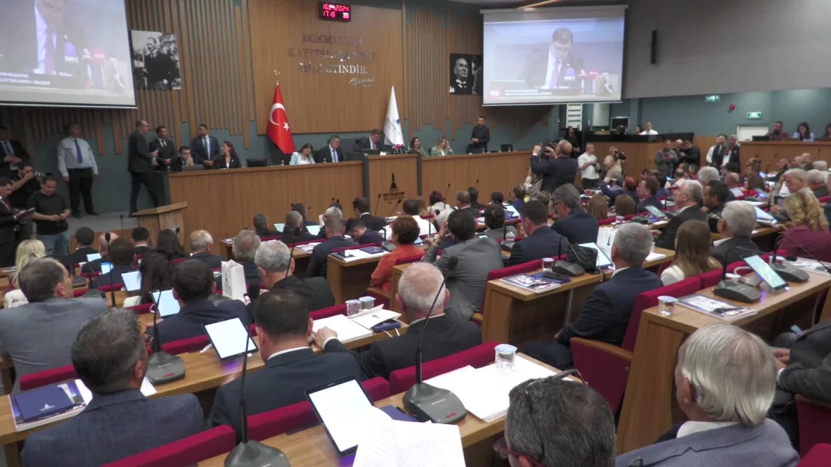 İzmir Büyükşehir Belediye Meclisi İlk Toplantısını Gerçekleştirdi
