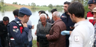 Kandıra'da traktörü gölette mahsur kalan kişi kurtarıldı
