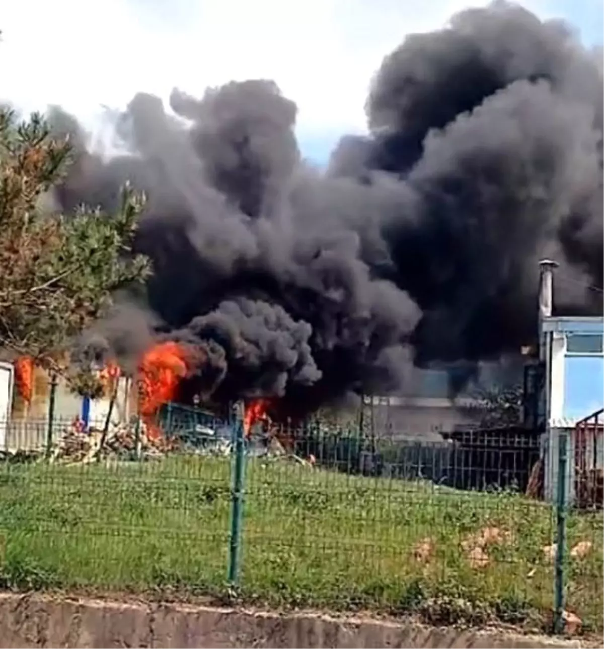 Bartın Organize Sanayi Bölgesindeki Fabrikada Konteyner Yangını