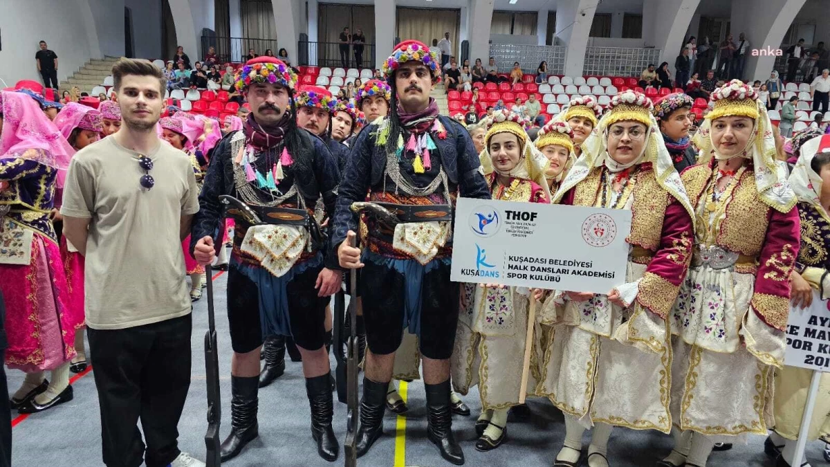 Kuşadası Belediyesi Halk Dansları Akademisi 3 Kupa Kazandı