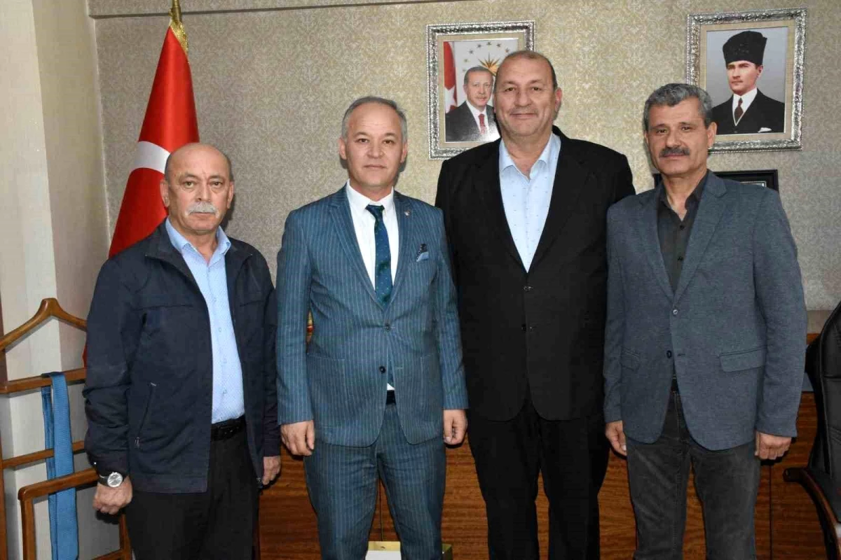 MHP Balıkesir İl Başkanı Niyazi Tunç, Belediye Başkanı Mustafa Göksel\'e hayırlı olsun ziyaretinde bulundu