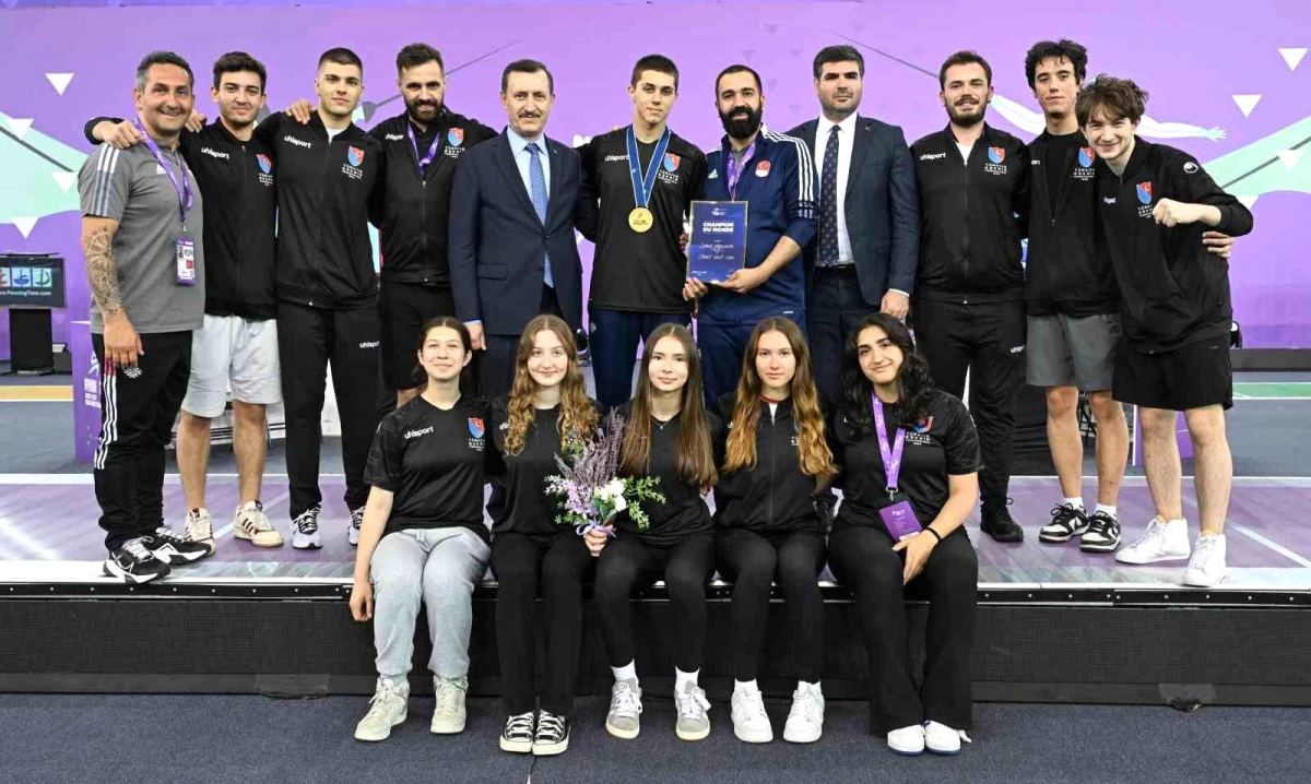 Doruk Erolçevik, Eskrim Dünya Şampiyonası\'nda Altın Madalya Kazandı