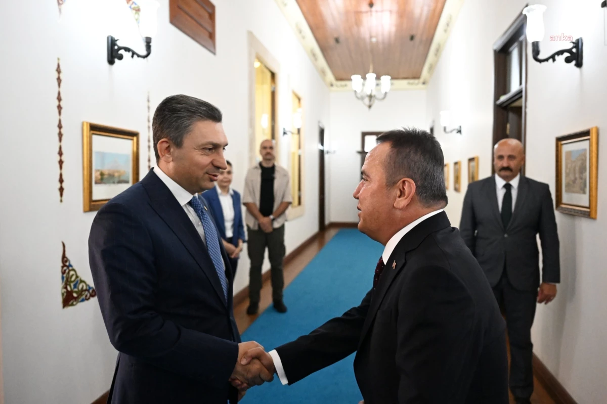 Antalya Büyükşehir Belediye Başkanı Muhittin Böcek, Vali Şahin\'i ziyaret etti