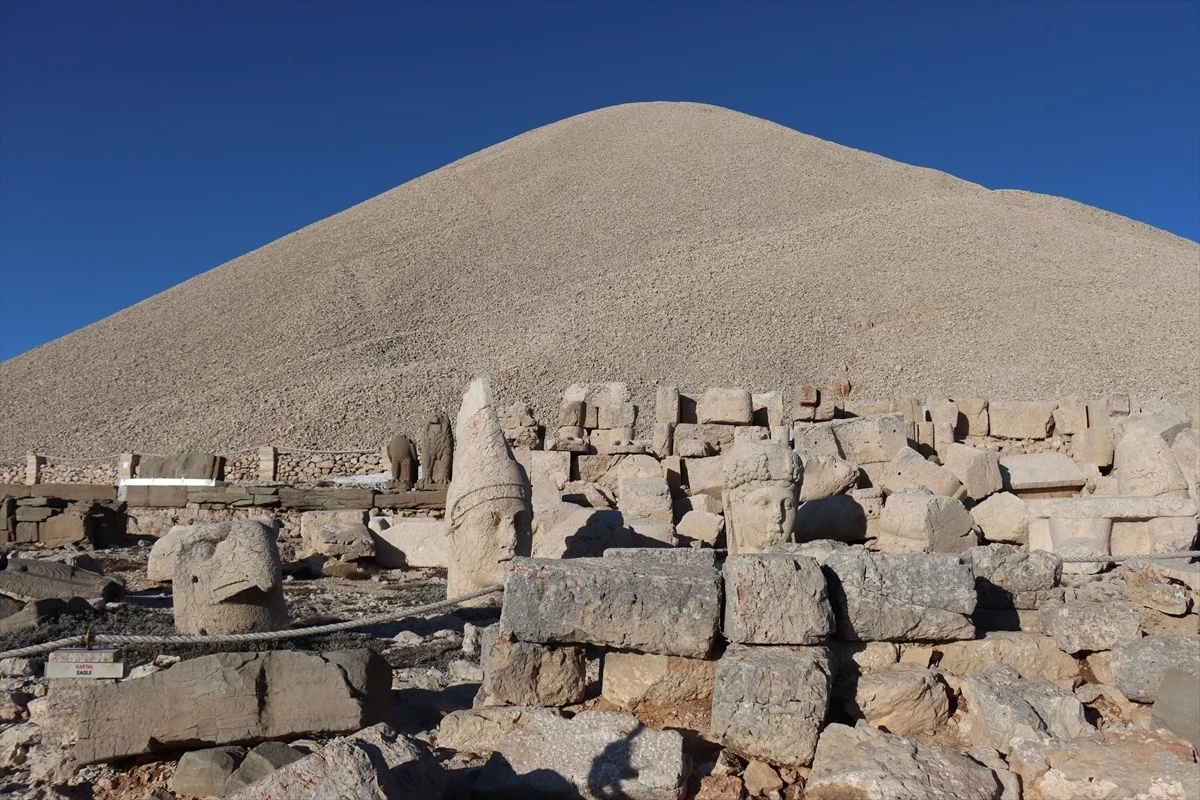 Nemrut Dağı Ören Yeri\'nde Turizm Sezonu Açıldı