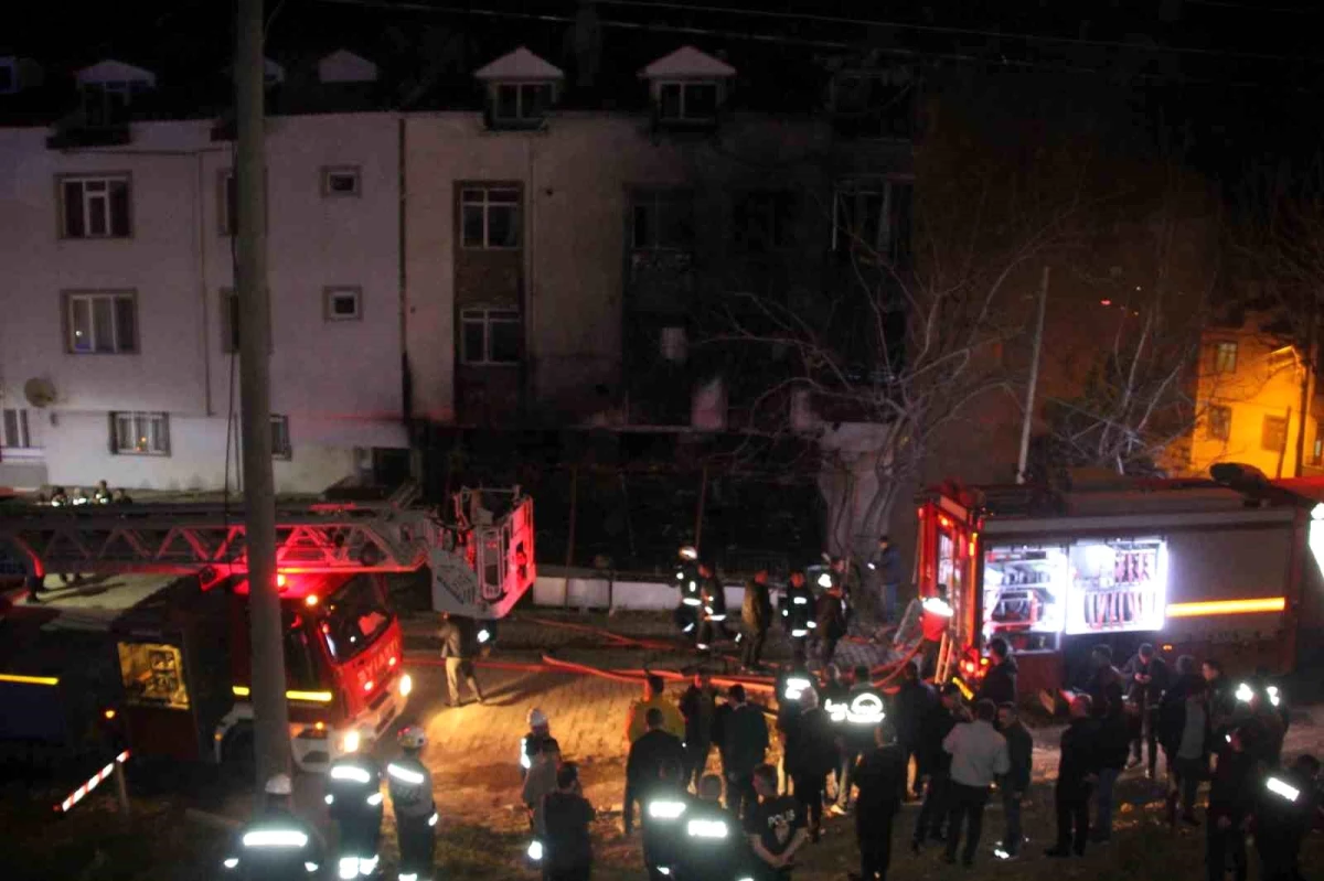 Ordu\'da 3 Katlı Binada Yangın: 13 Kişi Tahliye Edildi