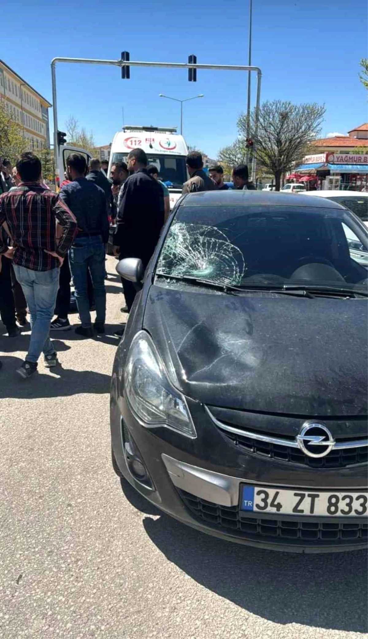 Elazığ\'da yaya geçidinde çocuk otomobilin çarpması sonucu yaralandı