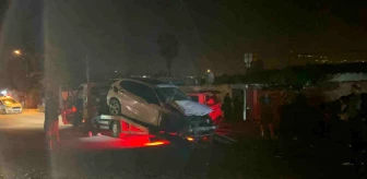 İskenderun'da Kontrolden Çıkan Otomobil Park Halindeki Araçlara Çarptı