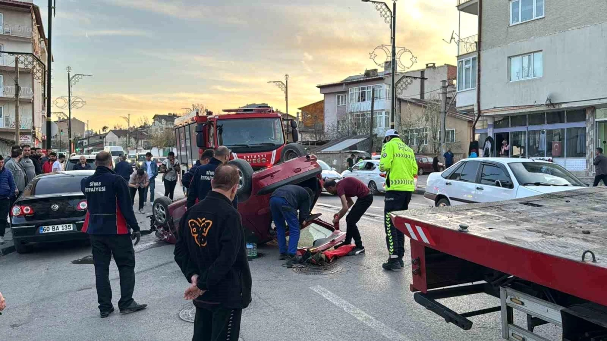 Sivas\'ta Kontrolden Çıkan Otomobil Takla Attı, Sürücü Yaralandı