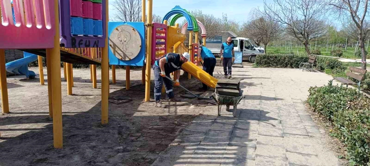 Kocaeli Büyükşehir Belediyesi Çocuk Parklarını Yeniliyor