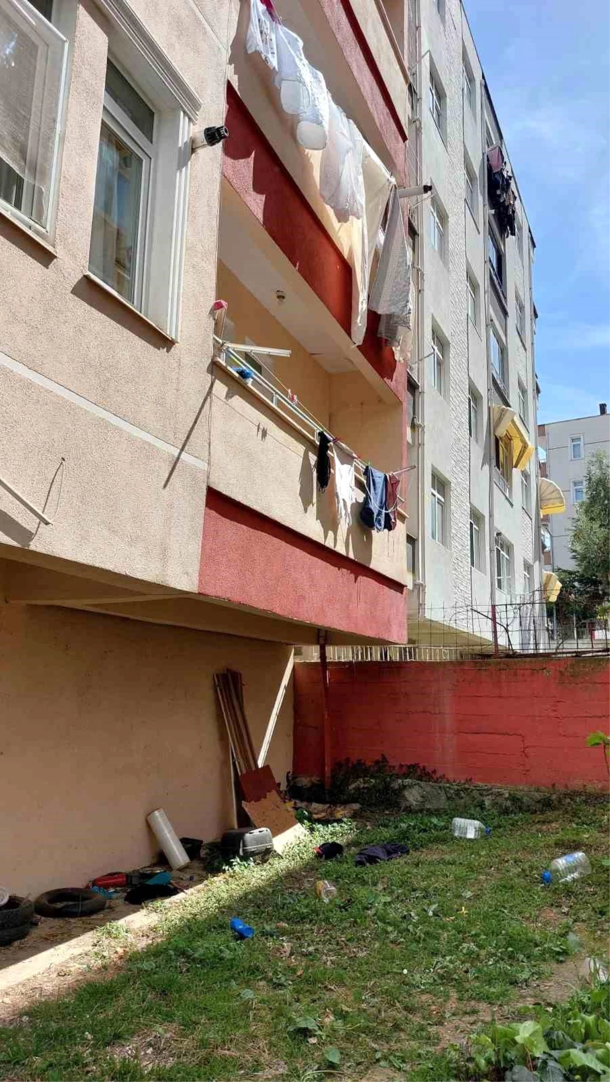 Samsun\'da birinci kattaki evin balkonundan düşen 2 yaşındaki çocuk hastanelik oldu