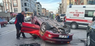Sivas'ta devrilen otomobilin sürücüsü tedavi altına alındı