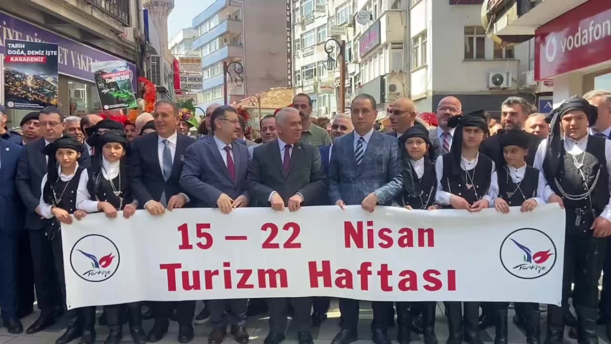 Trabzon\'da Turizm Haftası Kortej Yürüyüşüyle Başladı