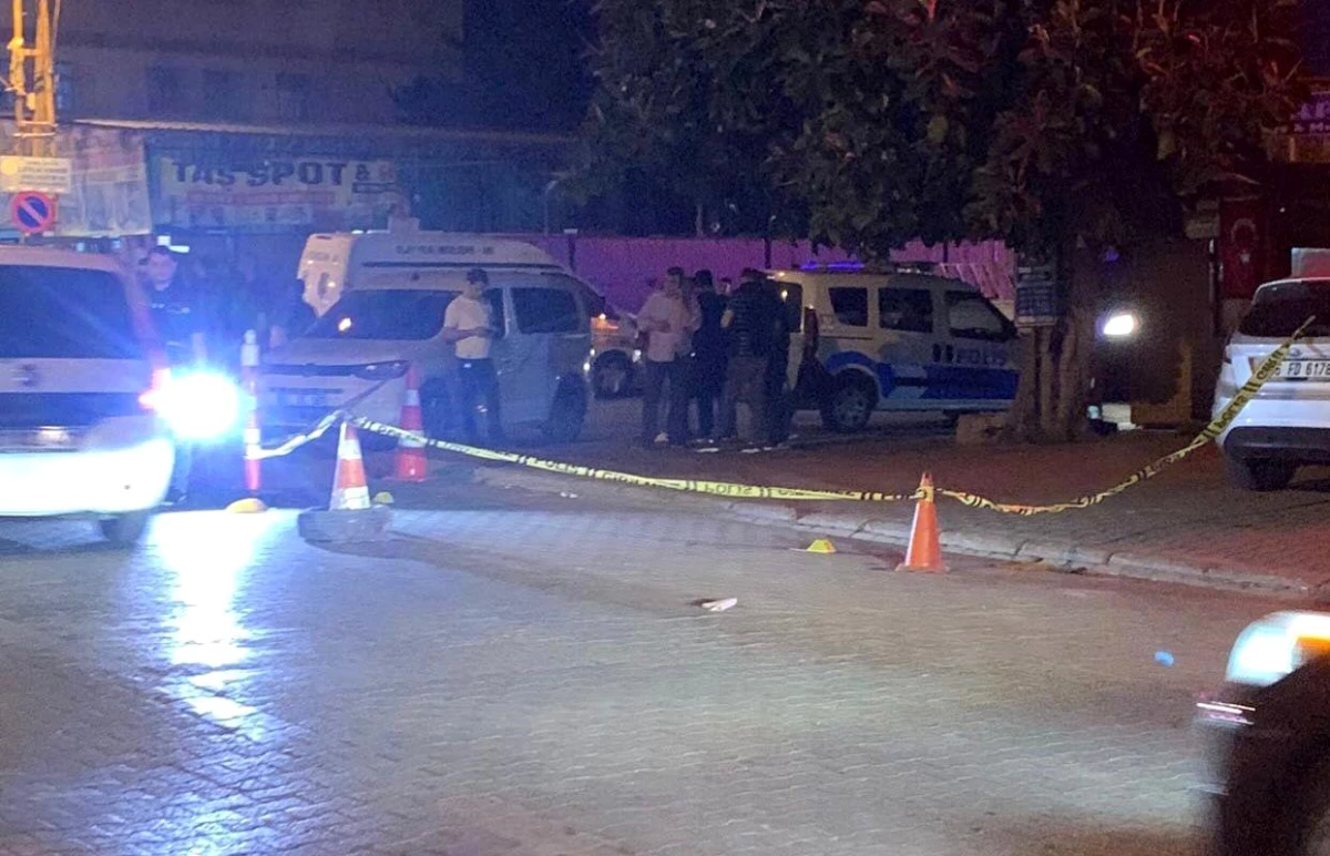 Adana\'da Motosikletle Babaannesini Ziyarete Giden Genç Maganda Kurşunuyla Hayatını Kaybetti