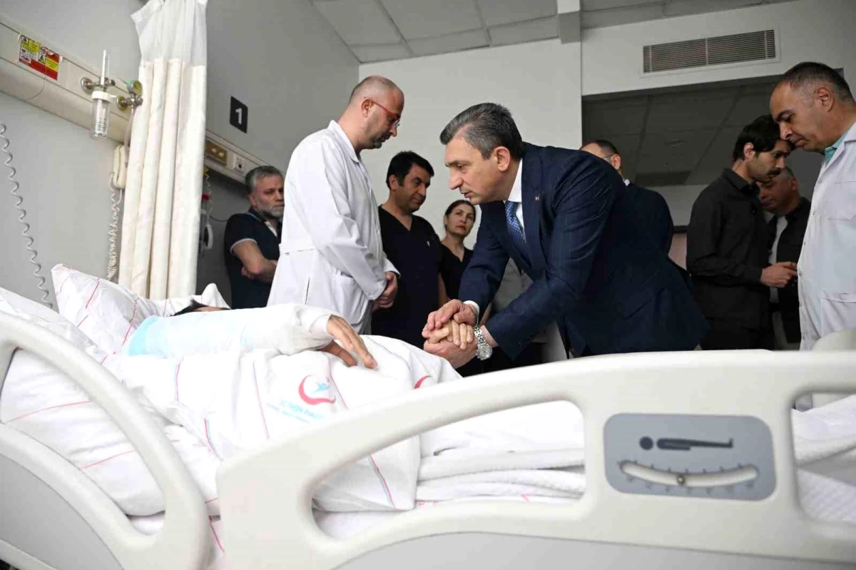 Antalya Valisi Hulusi Şahin, teleferik kazasında yaralananları ziyaret etti