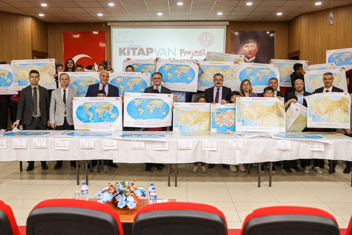 Van\'da Öğrenci ve Öğretmenlere 700 Bin Harita Dağıtıldı
