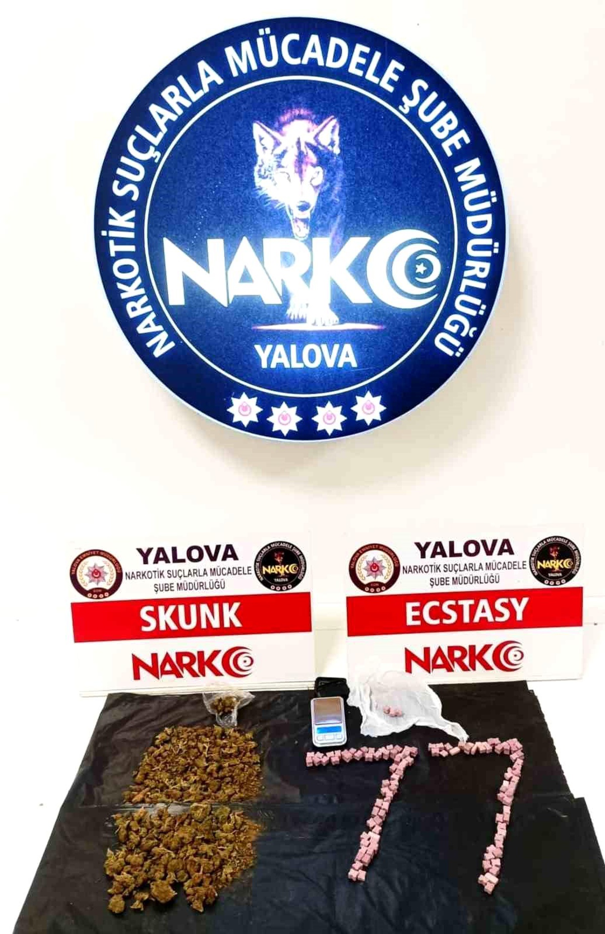 Yalova\'da polis tarafından düzenlenen uyuşturucu operasyonlarında 2 zanlı tutuklandı