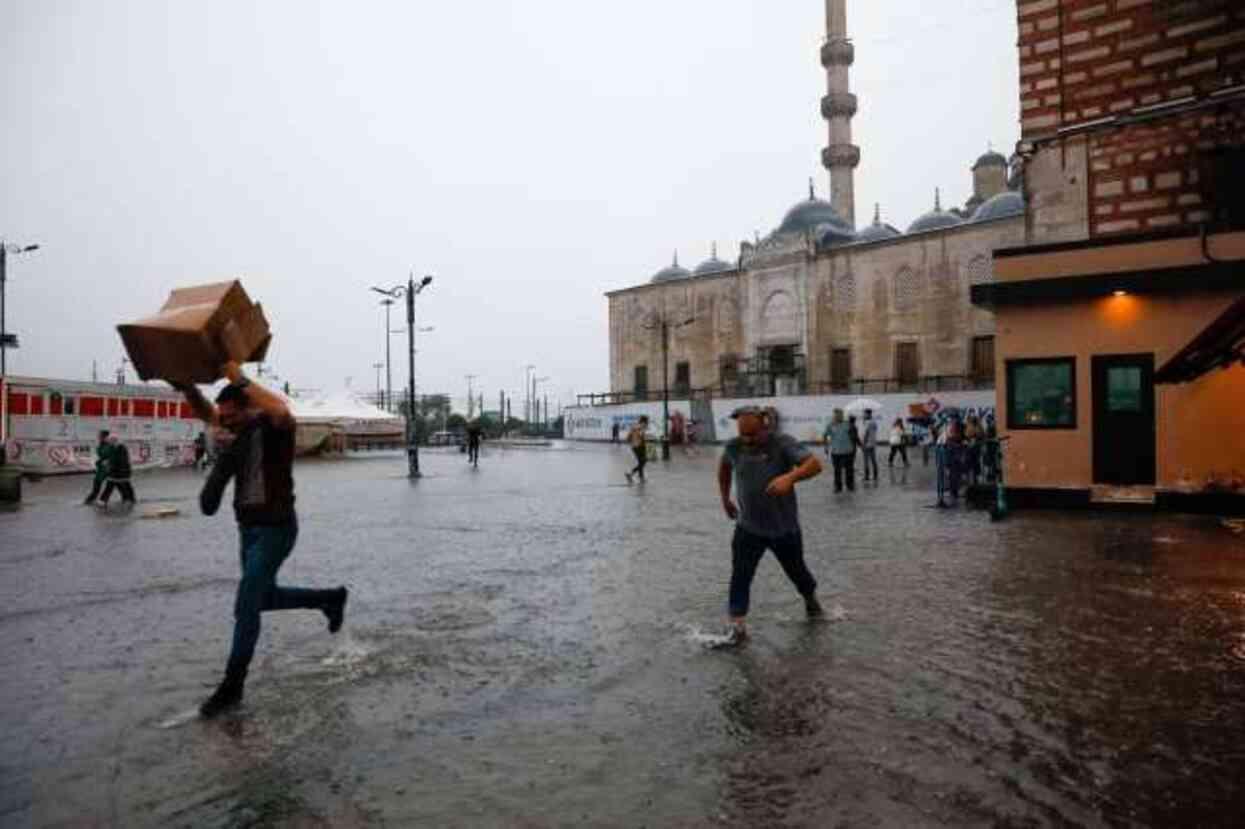 AKOM'dan İstanbul'a sağanak yağış uyarısı