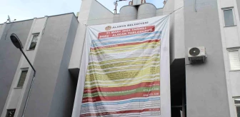 Alanya Belediye Başkanı borç listesi ve gelir gider dengesi afişi astı